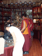 Монахи на шоппинге